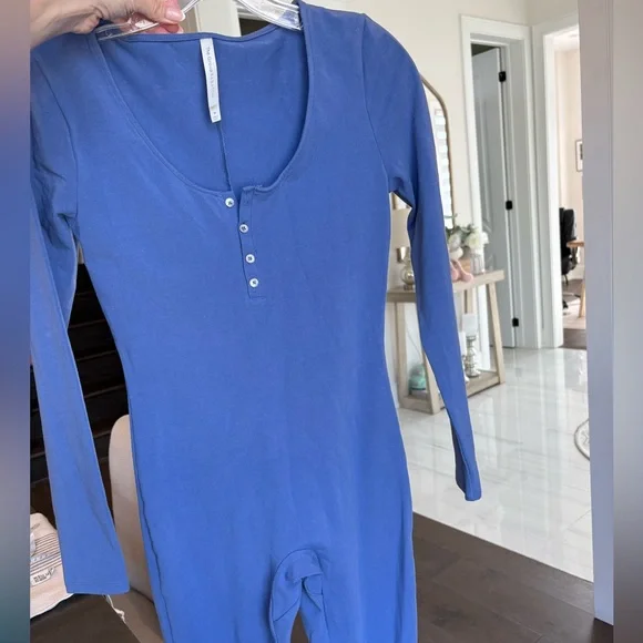 Babaton “Jimmy” Dusty Slate Blue Long Sleeve Henley Jumpsuit Onesie Medium - Picture 4 of 6